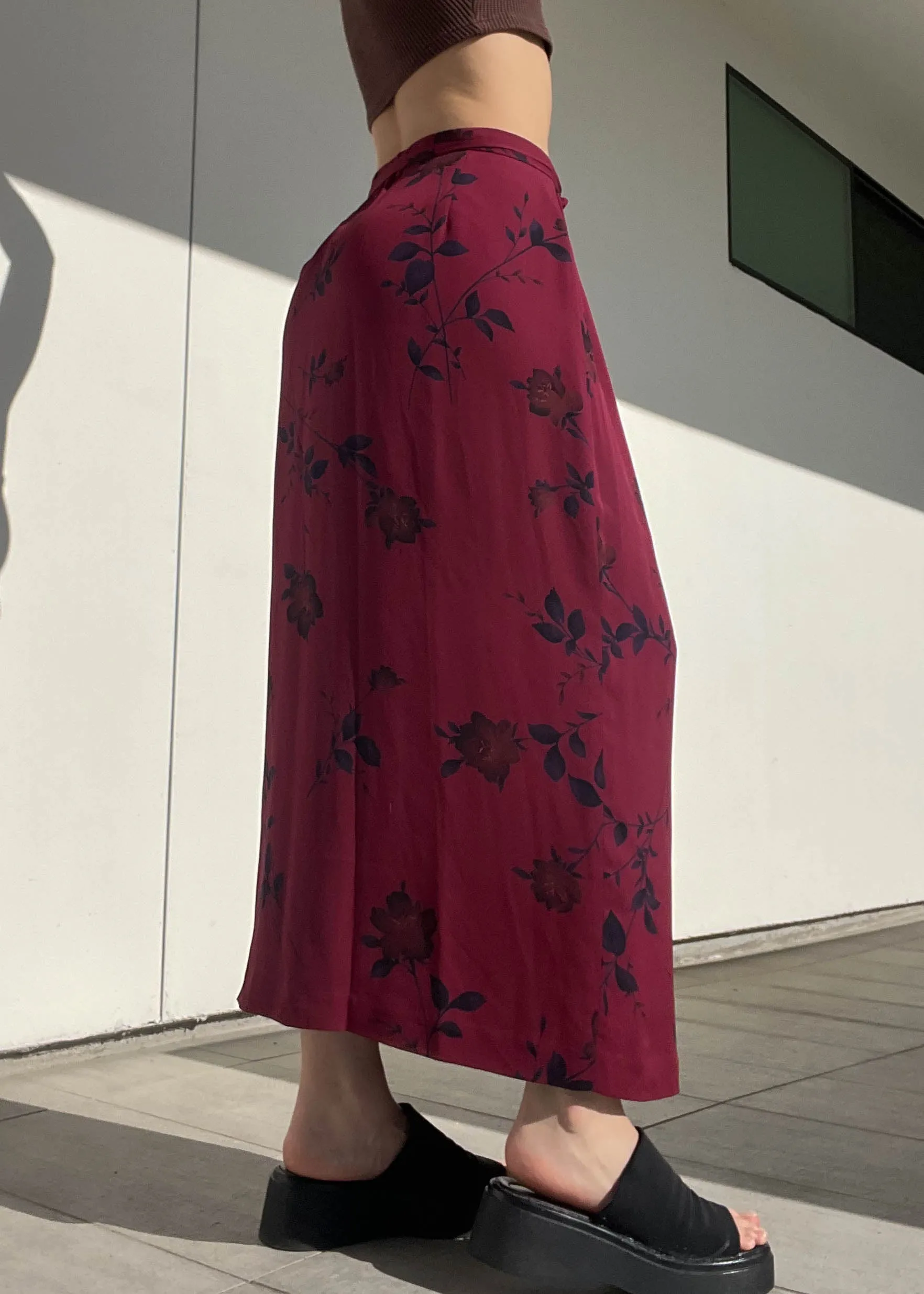 90’s Burgundy Floral Maxi Wrap Skirt (28”)