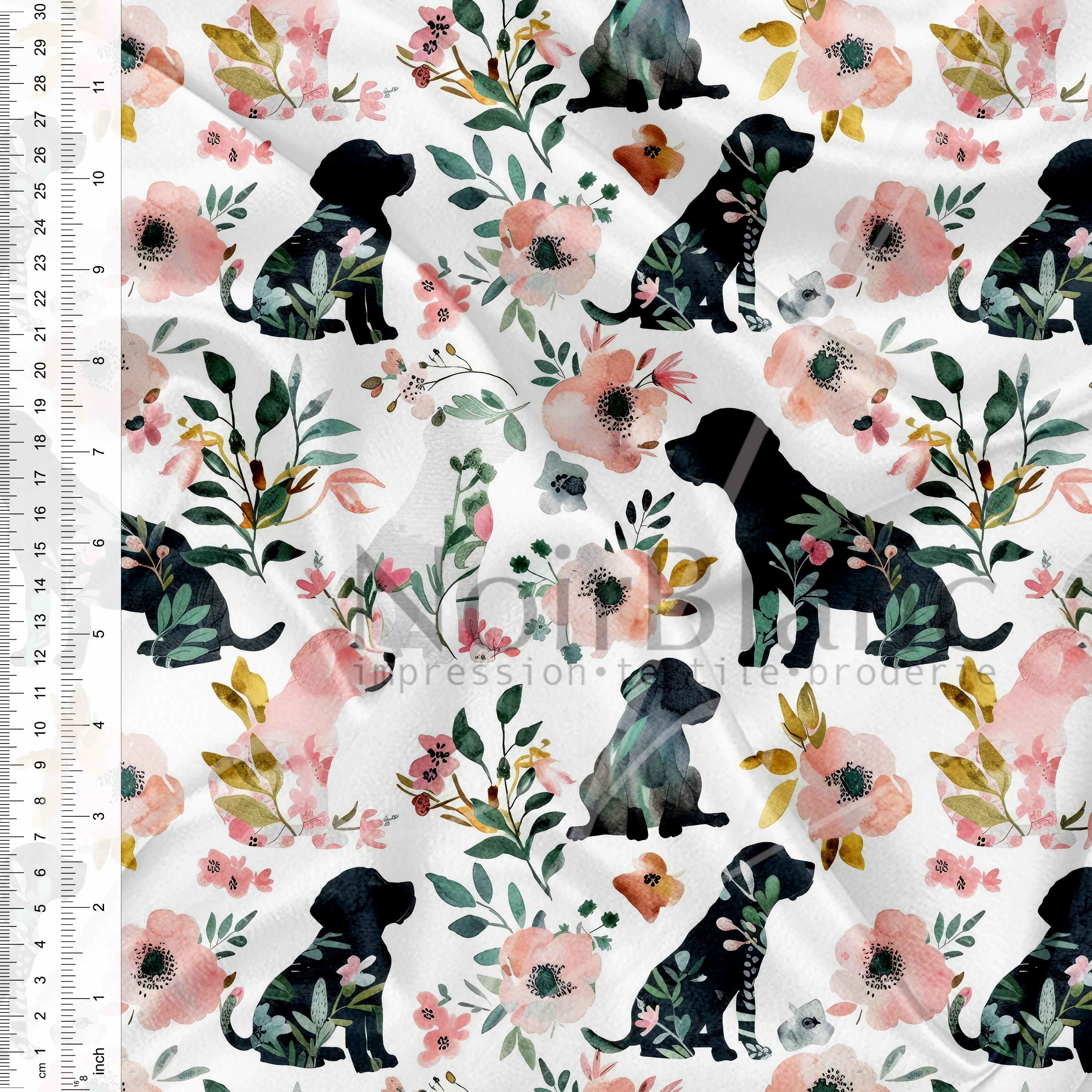 Chiens noirs floral