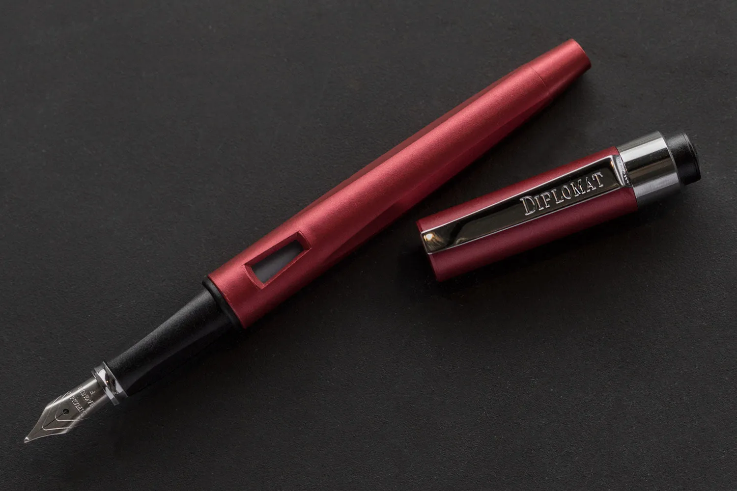 Diplomat Magnum Fountain Pen - Burned Red