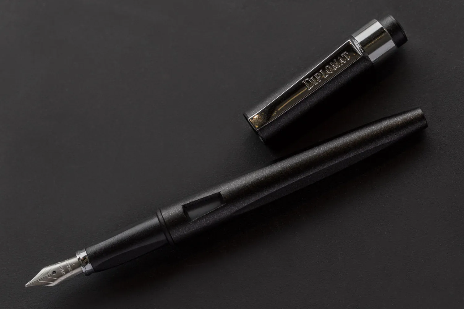 Diplomat Magnum Fountain Pen - Crow Black