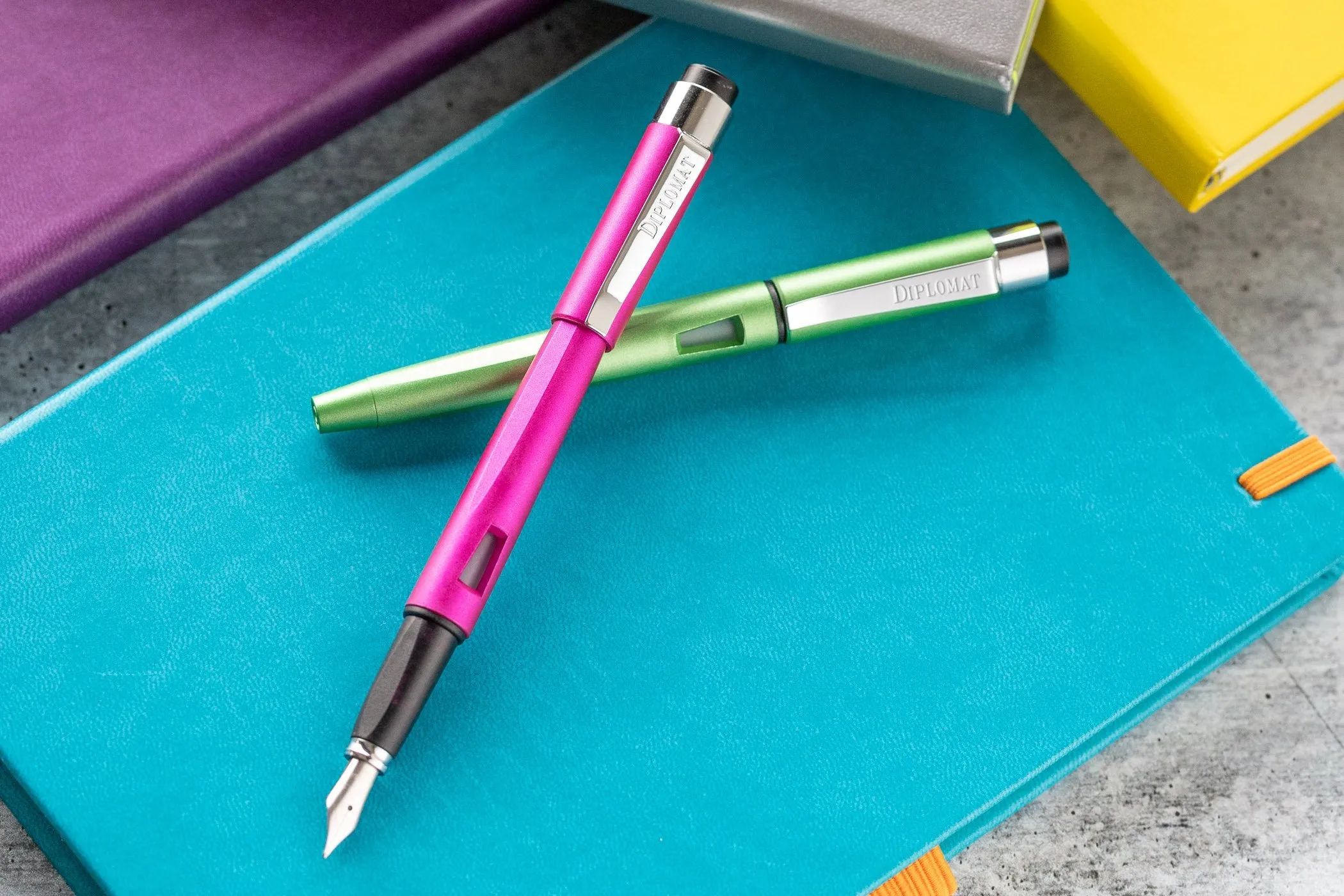 Diplomat Magnum Fountain Pen - Hot Pink