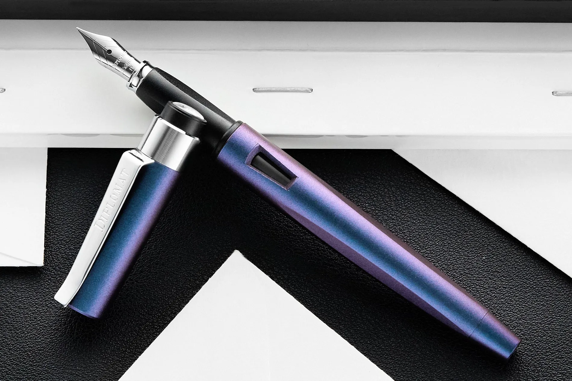 Diplomat Magnum Fountain Pen - Prismatic Purple