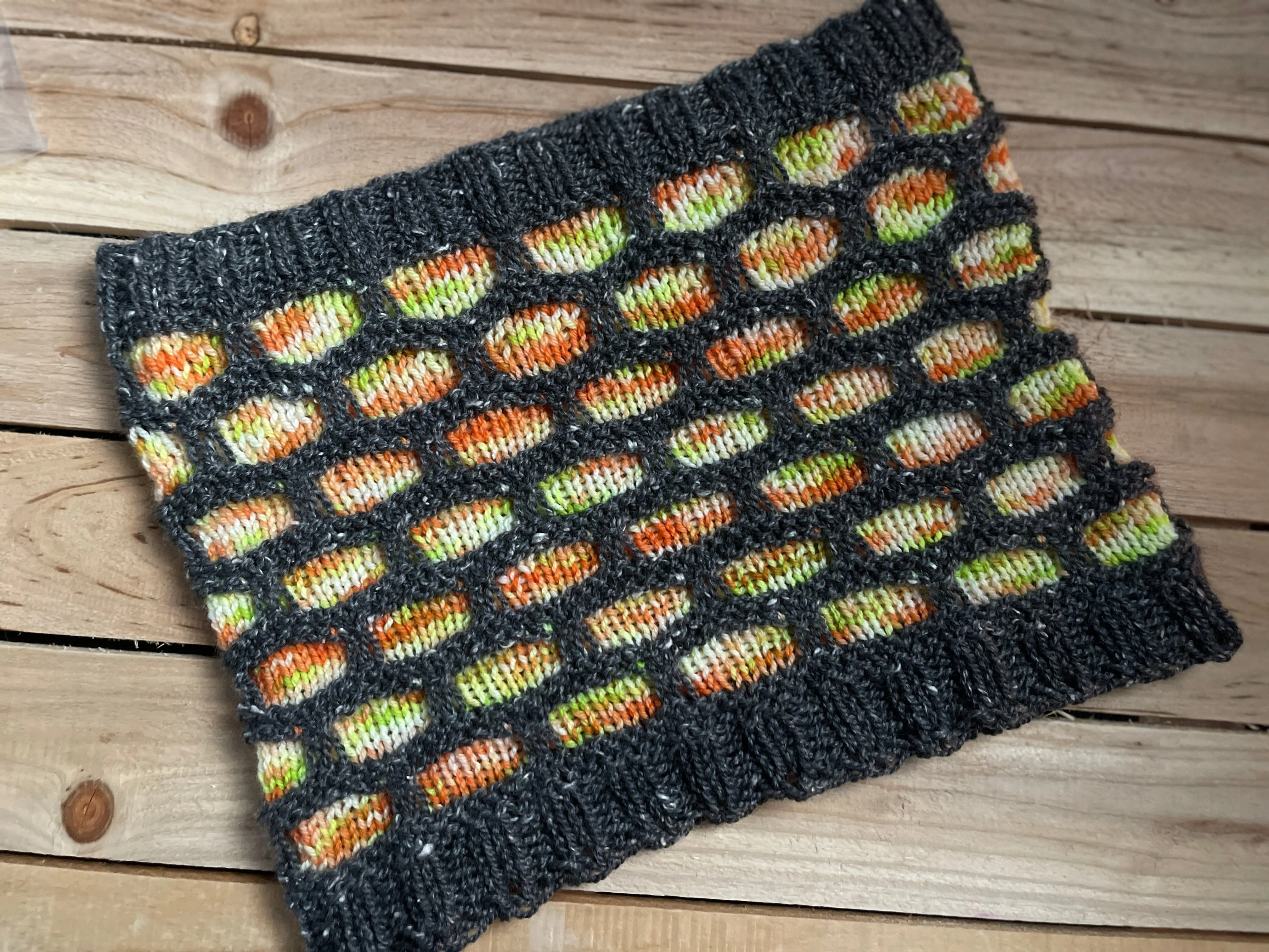 Haunted Honeycombs Cowl - Digital Pattern