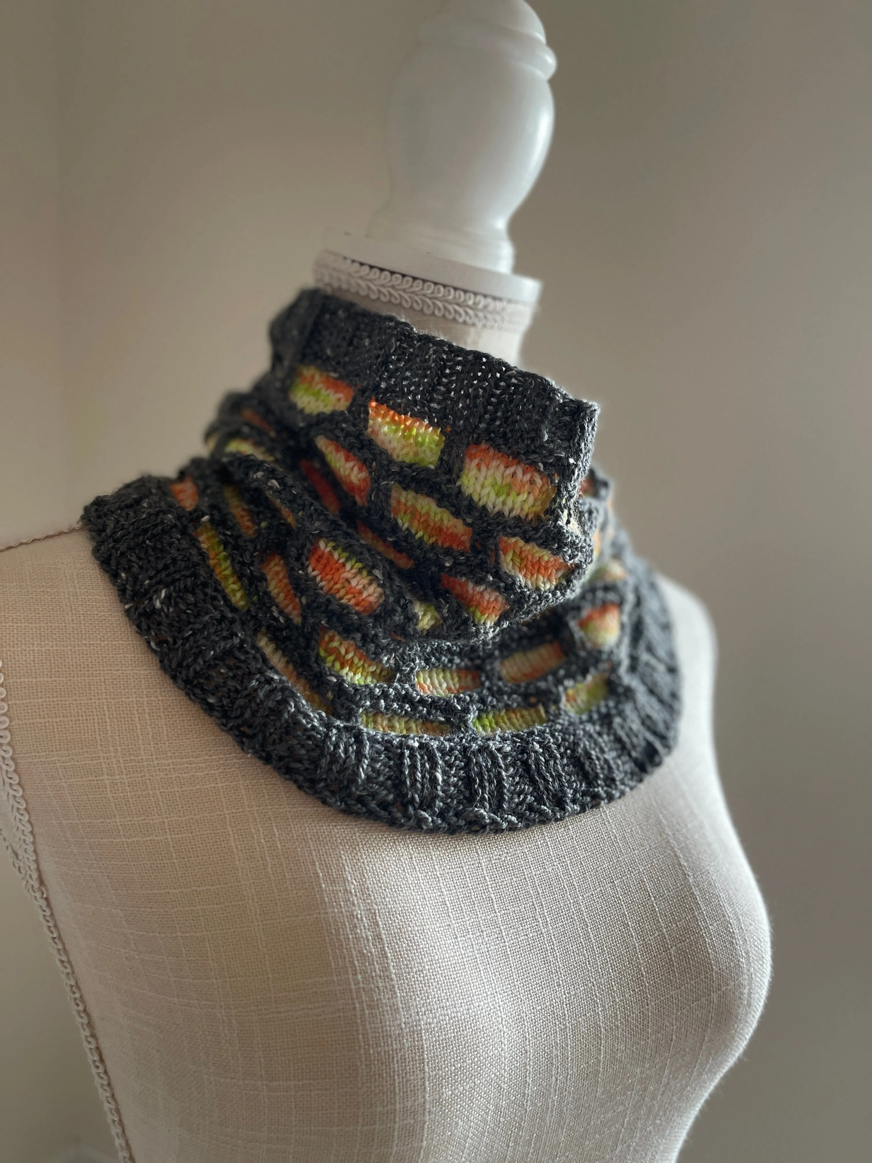 Haunted Honeycombs Cowl - Digital Pattern