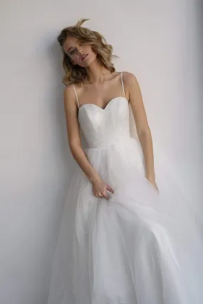 Sweetheart Neckline Wedding Dress Klouzi with spaghetti straps